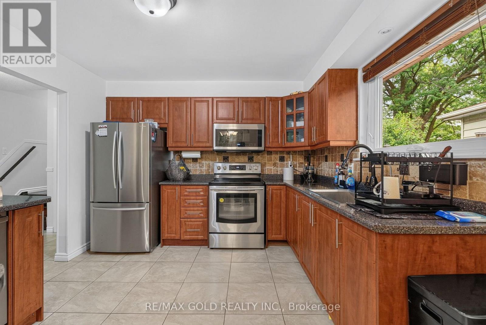 32 DUNBLAINE CRESCENT - 13