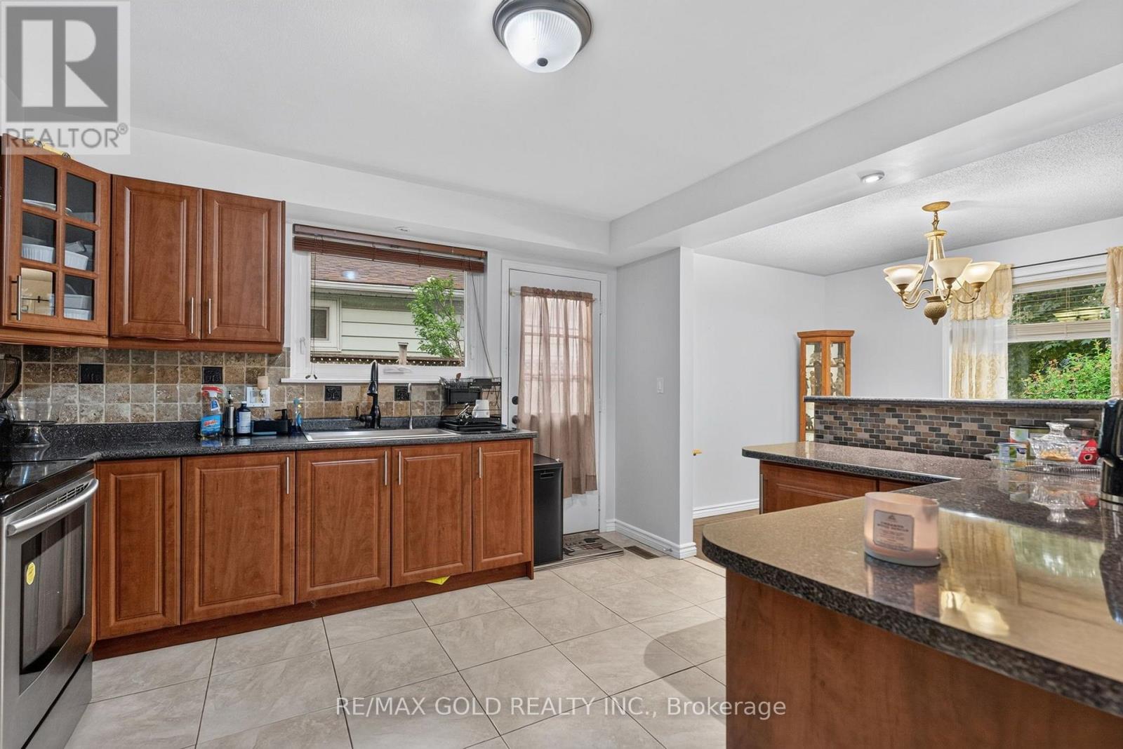32 DUNBLAINE CRESCENT - 14