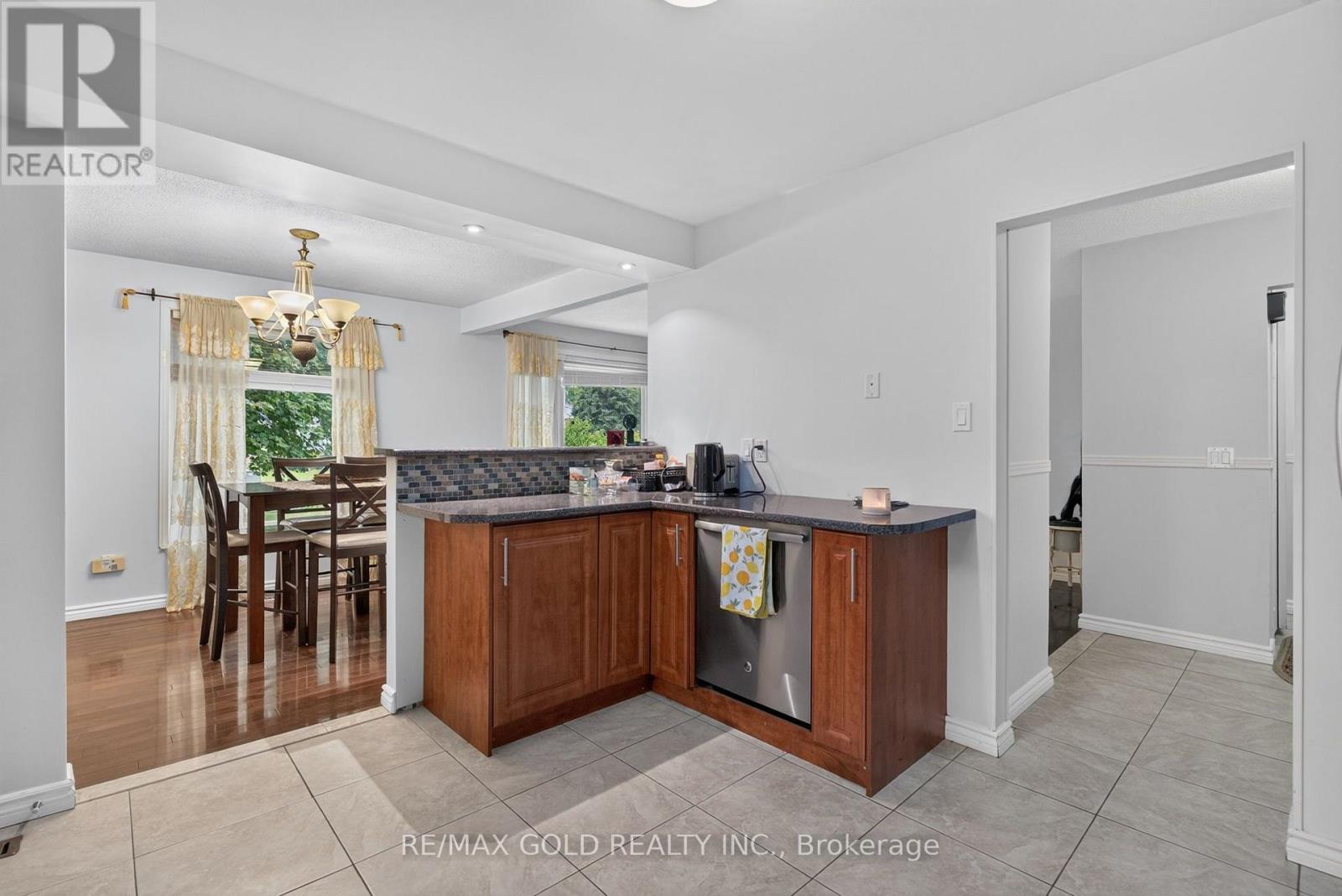 32 DUNBLAINE CRESCENT - 16