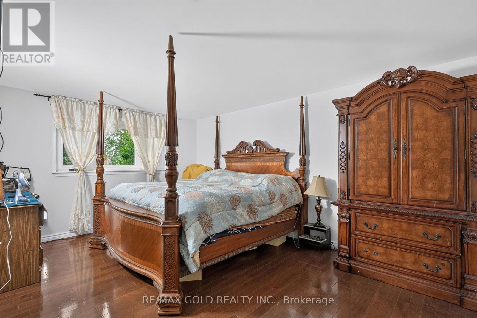 32 DUNBLAINE CRESCENT - 24