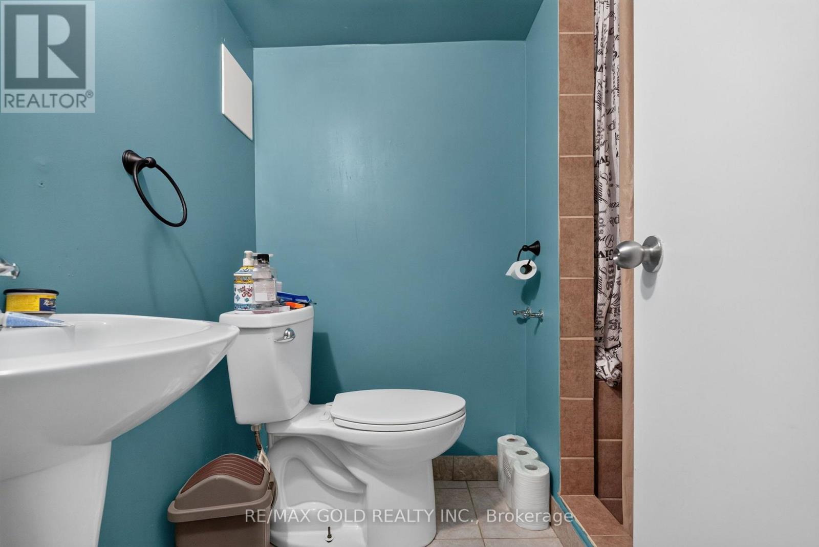 32 DUNBLAINE CRESCENT - 36