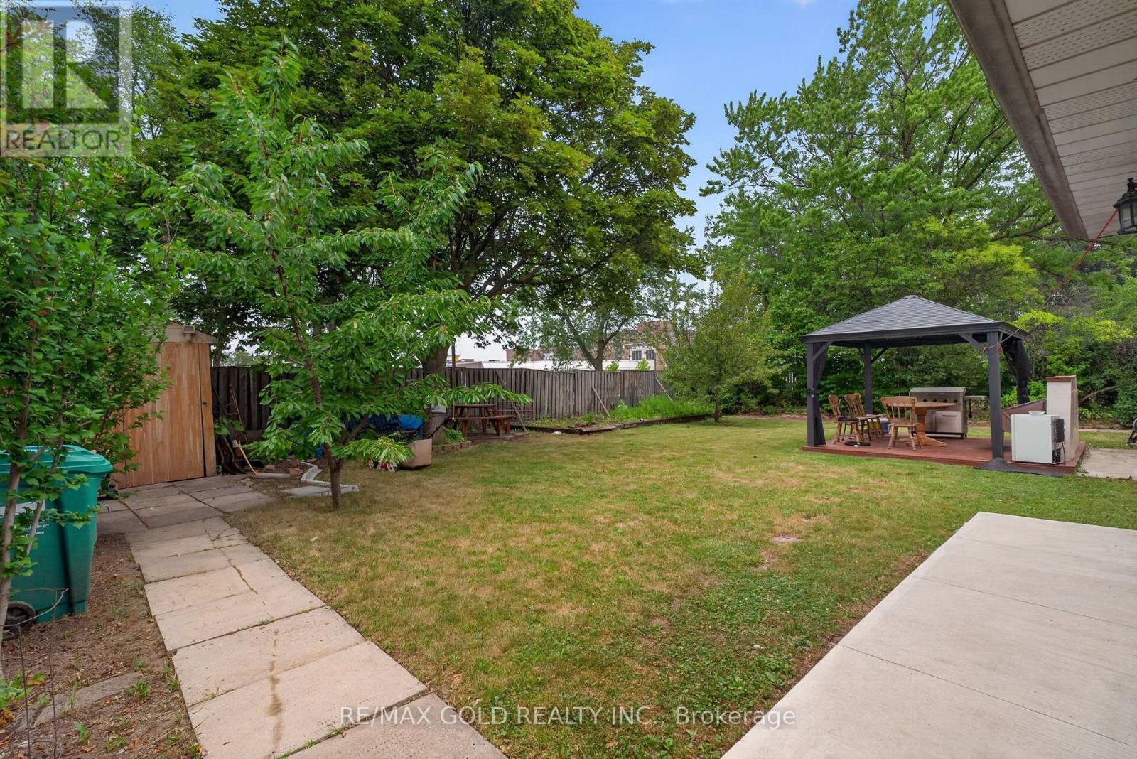 32 DUNBLAINE CRESCENT - 37