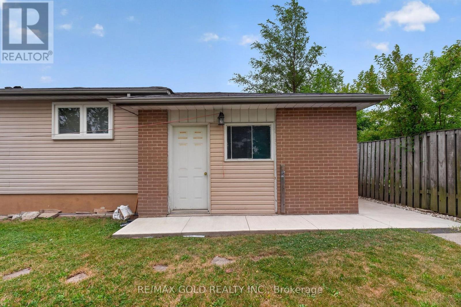 32 DUNBLAINE CRESCENT - 39