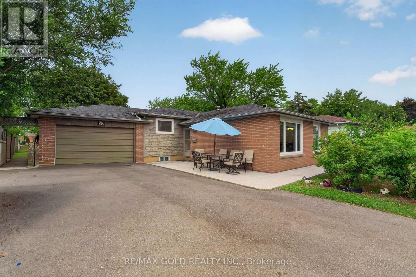 32 DUNBLAINE CRESCENT - 4