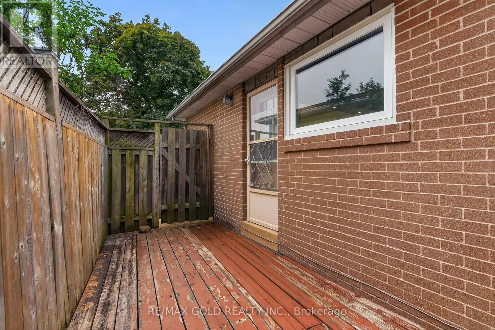 32 DUNBLAINE CRESCENT - 40