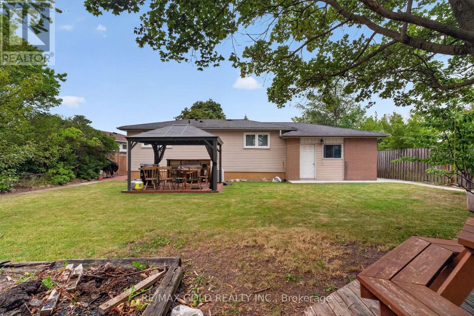 32 DUNBLAINE CRESCENT - 41