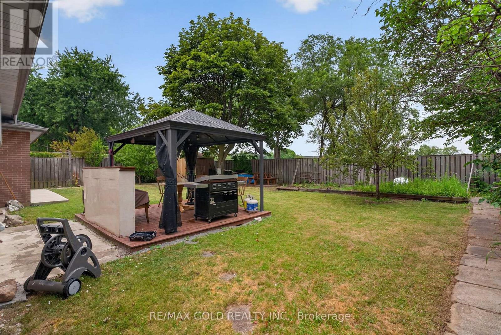 32 DUNBLAINE CRESCENT - 42