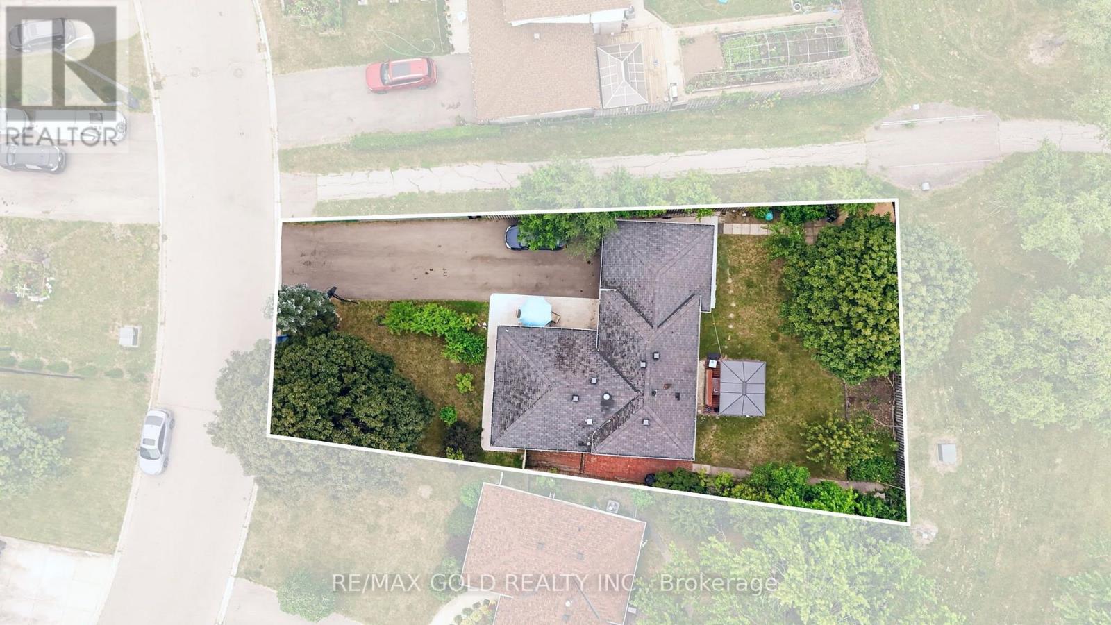 32 DUNBLAINE CRESCENT - 43