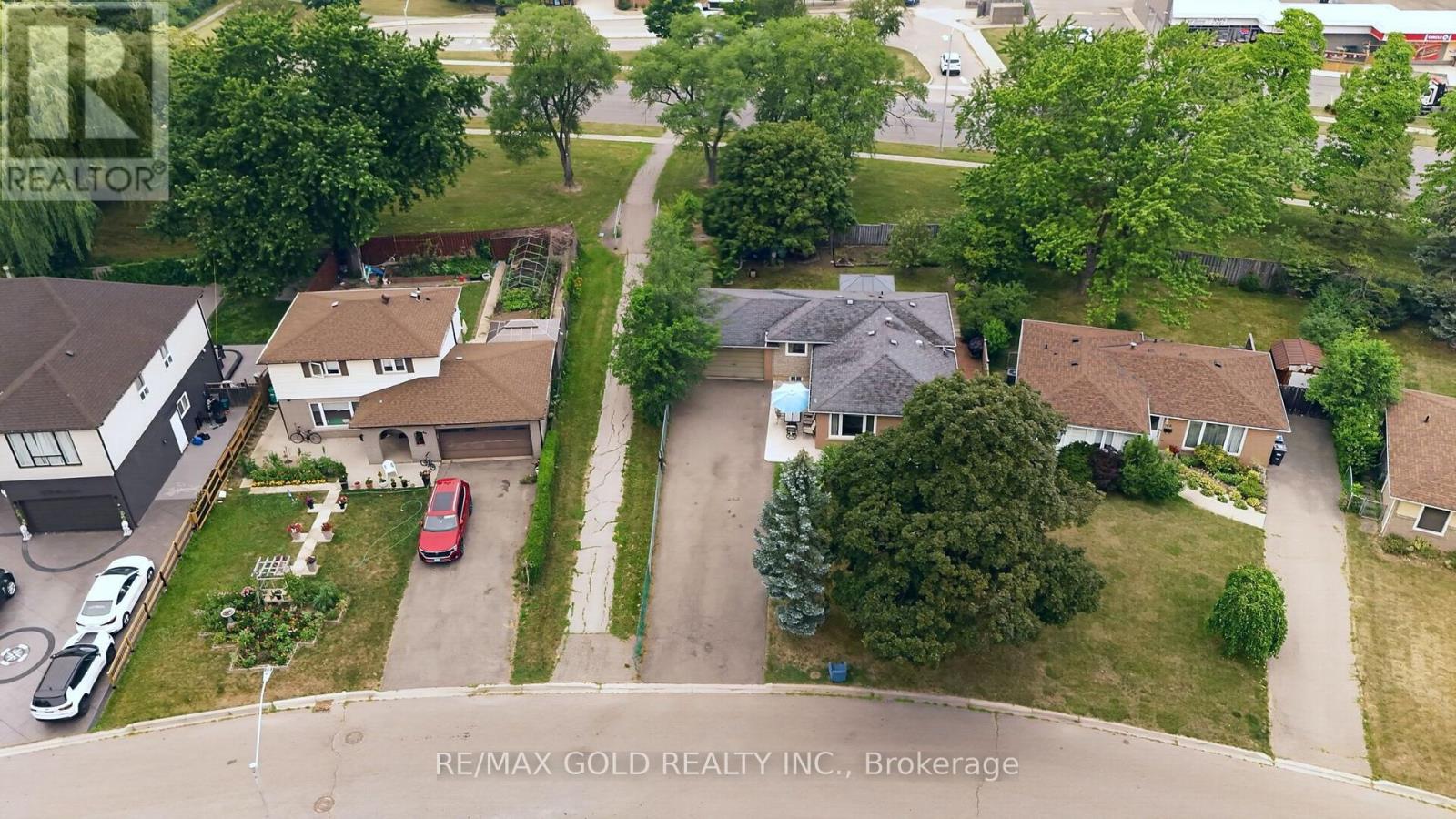 32 DUNBLAINE CRESCENT - 44