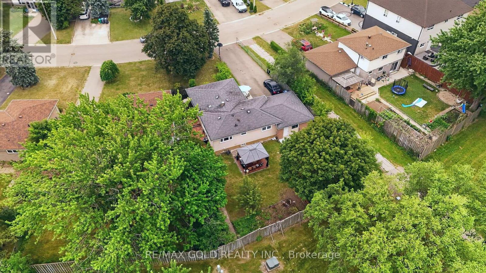 32 DUNBLAINE CRESCENT - 45