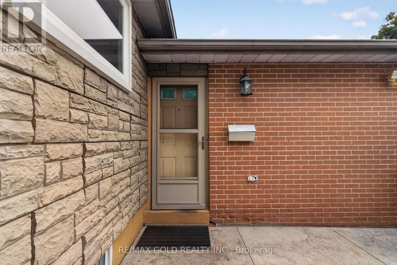 32 DUNBLAINE CRESCENT - 5