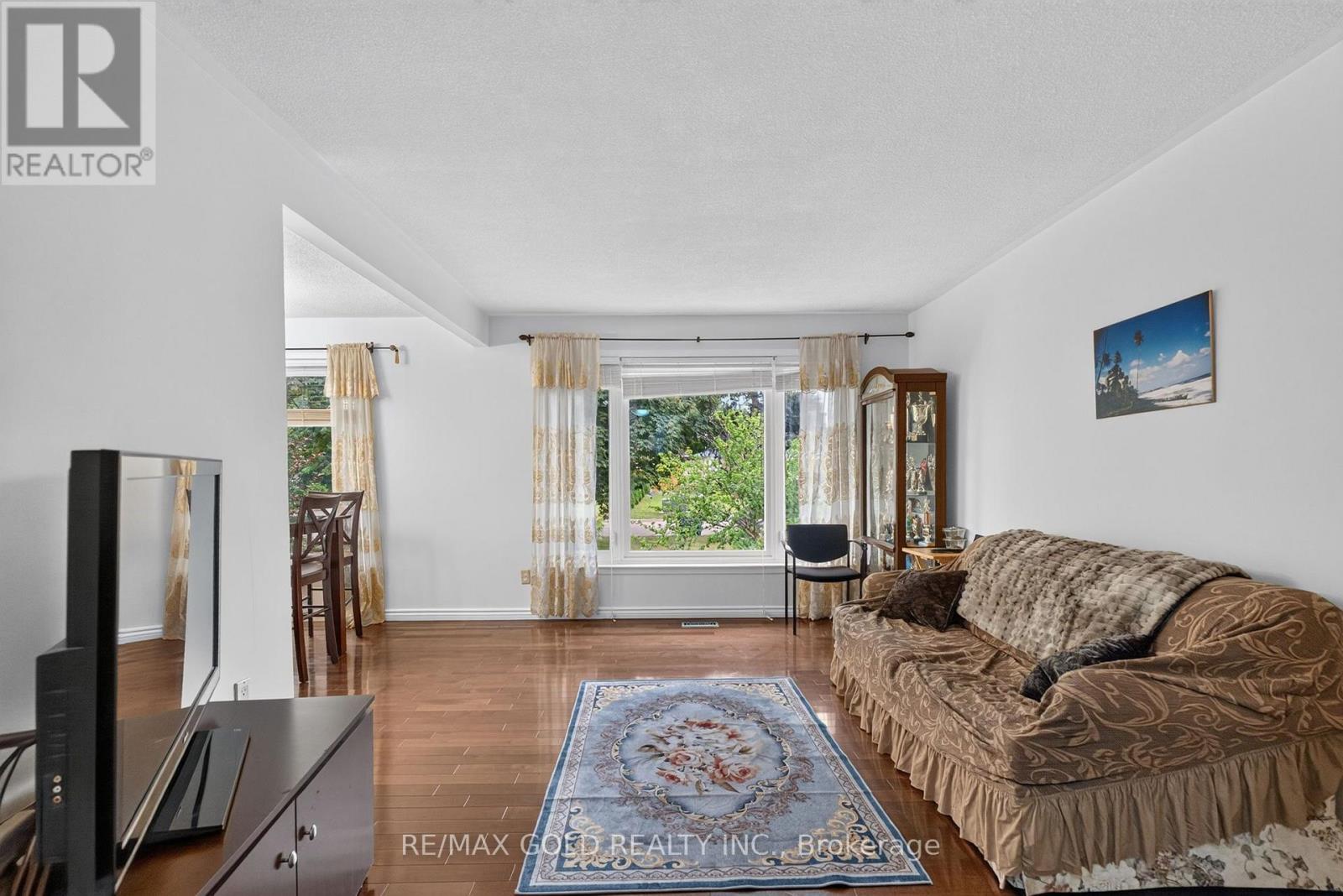 32 DUNBLAINE CRESCENT - 7