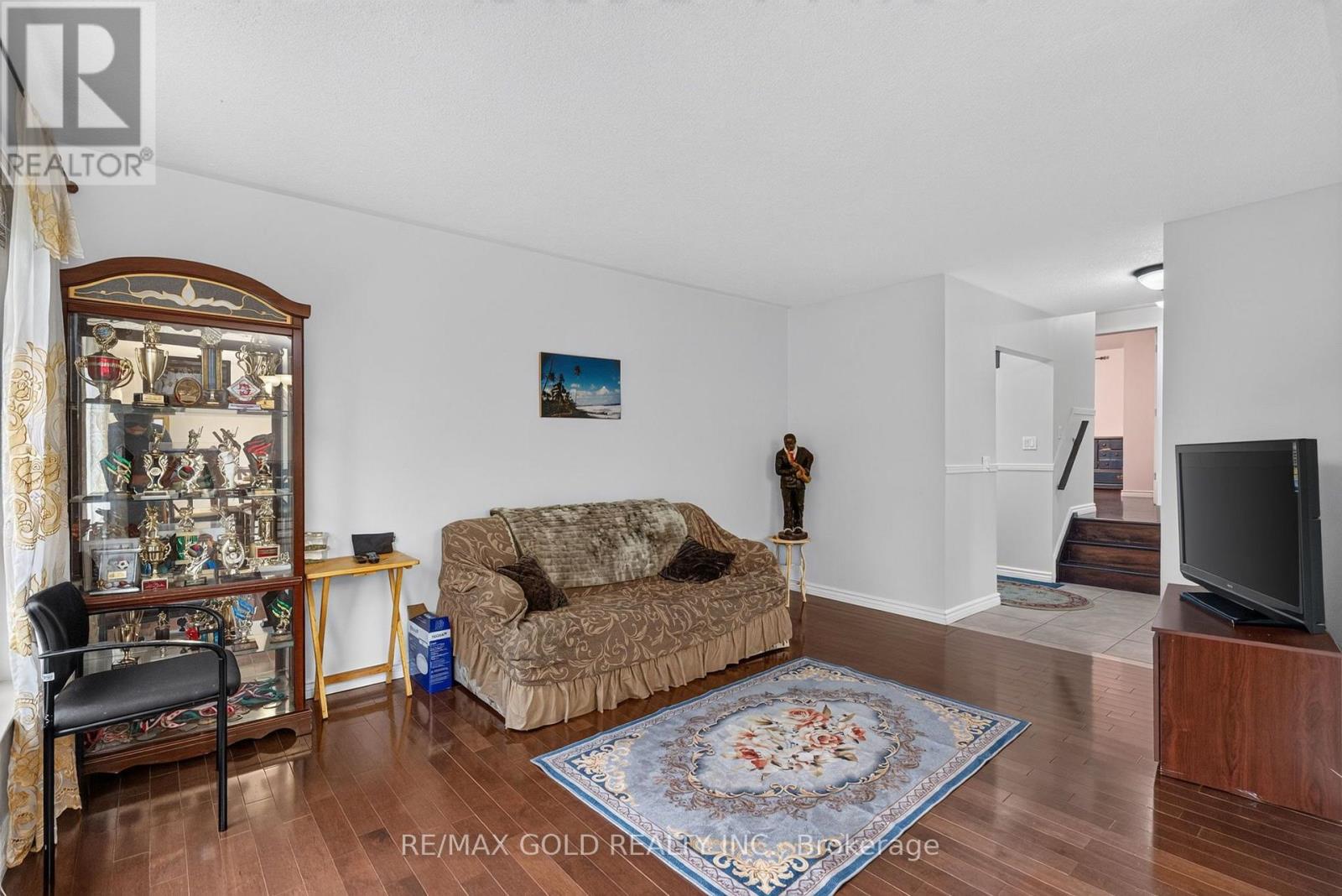 32 DUNBLAINE CRESCENT - 8