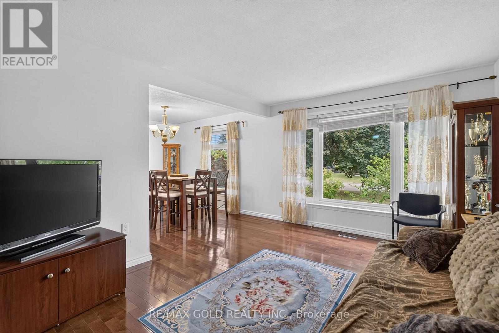 32 DUNBLAINE CRESCENT - 9