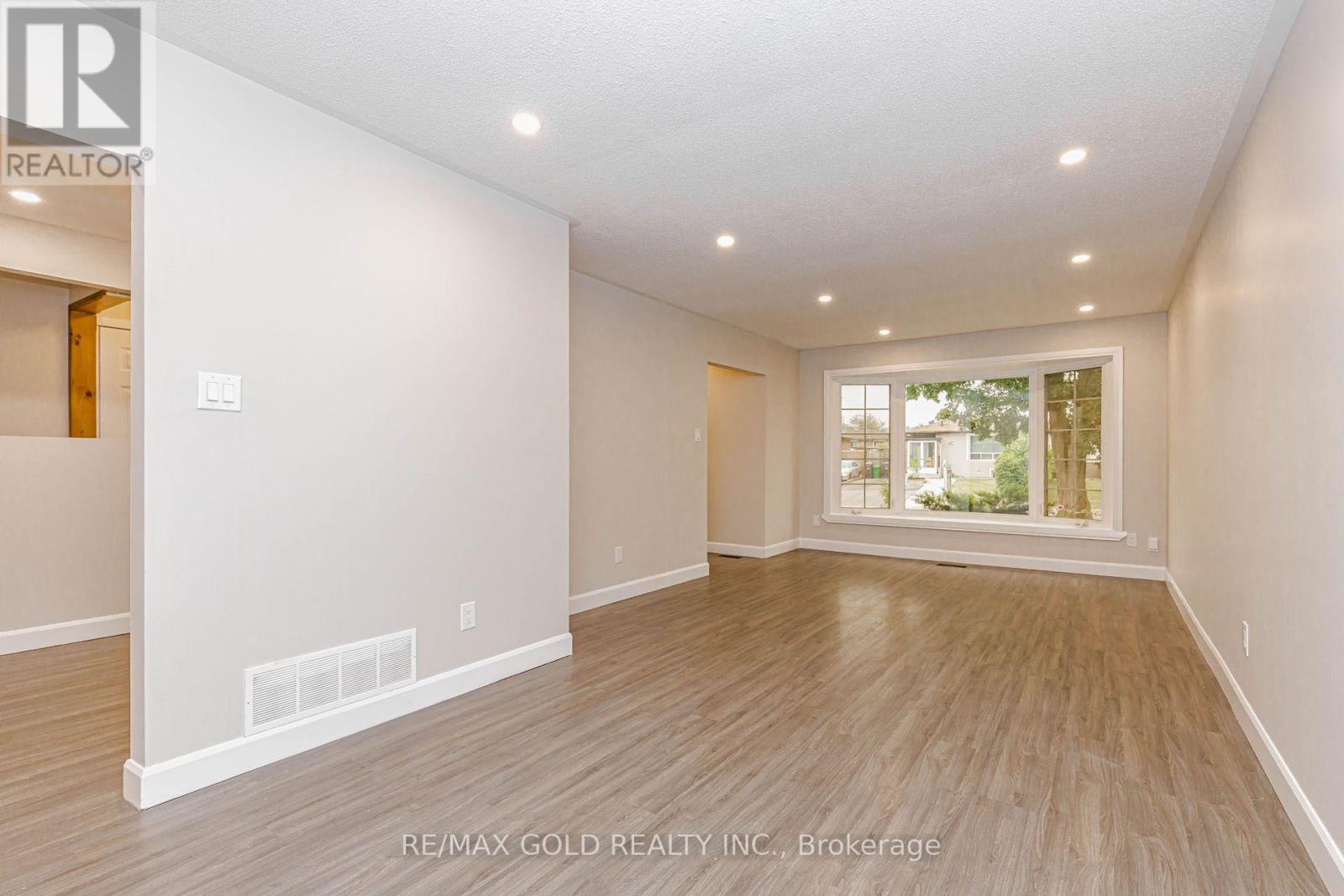 14 FLAMINGO CRESCENT - 13