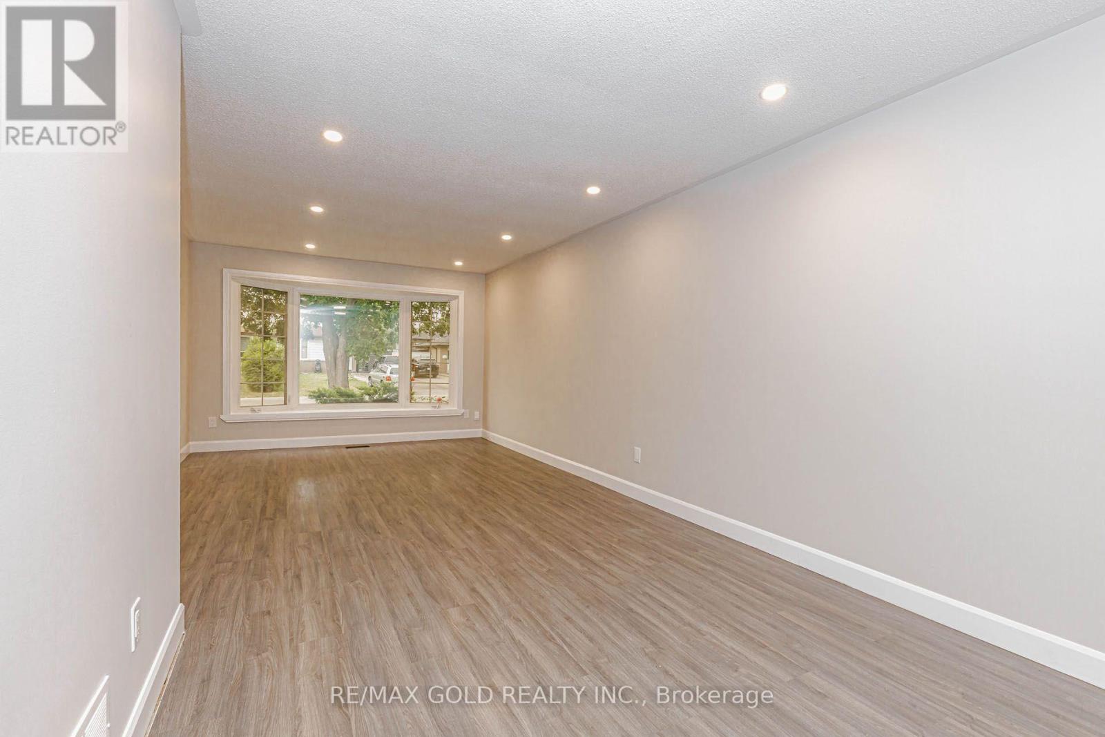 14 FLAMINGO CRESCENT - 14