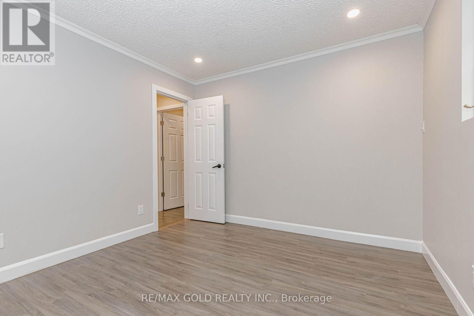 14 FLAMINGO CRESCENT - 27