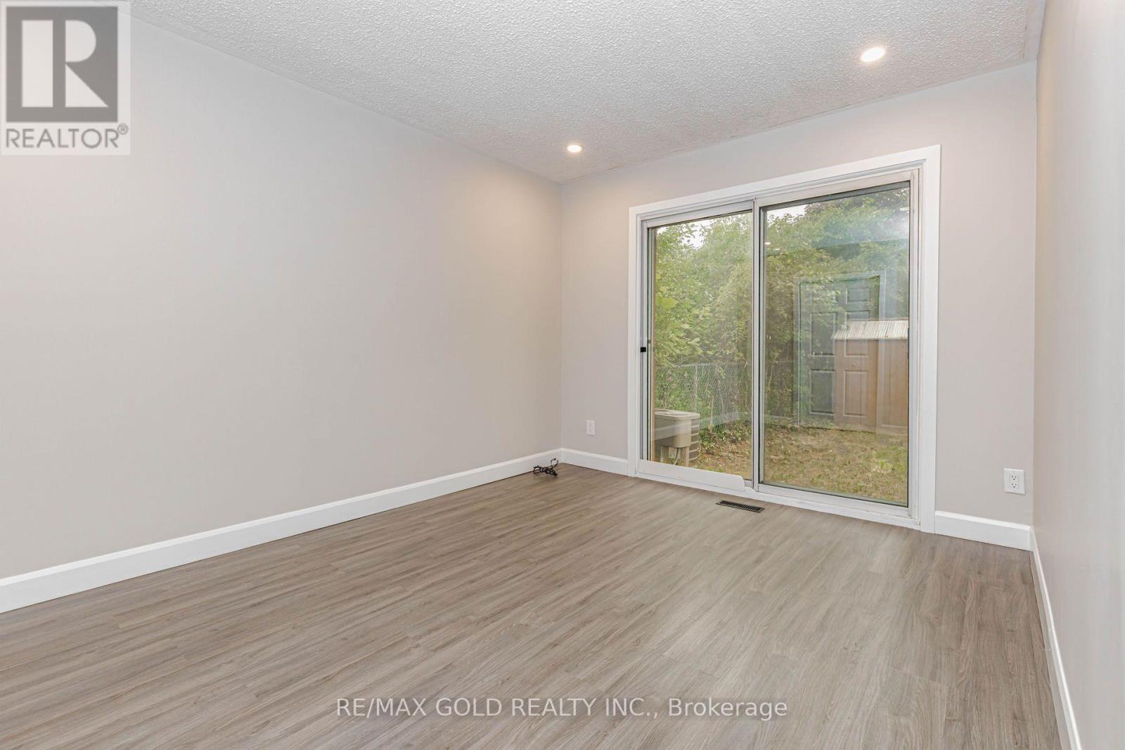 14 FLAMINGO CRESCENT - 38