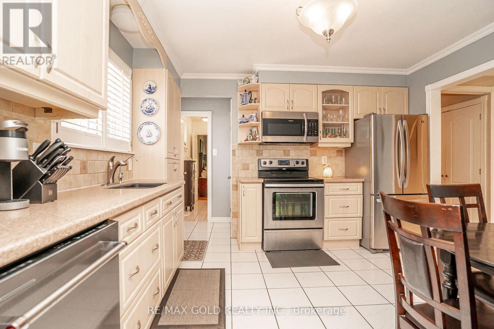 37 DEVONSHIRE DRIVE - 16