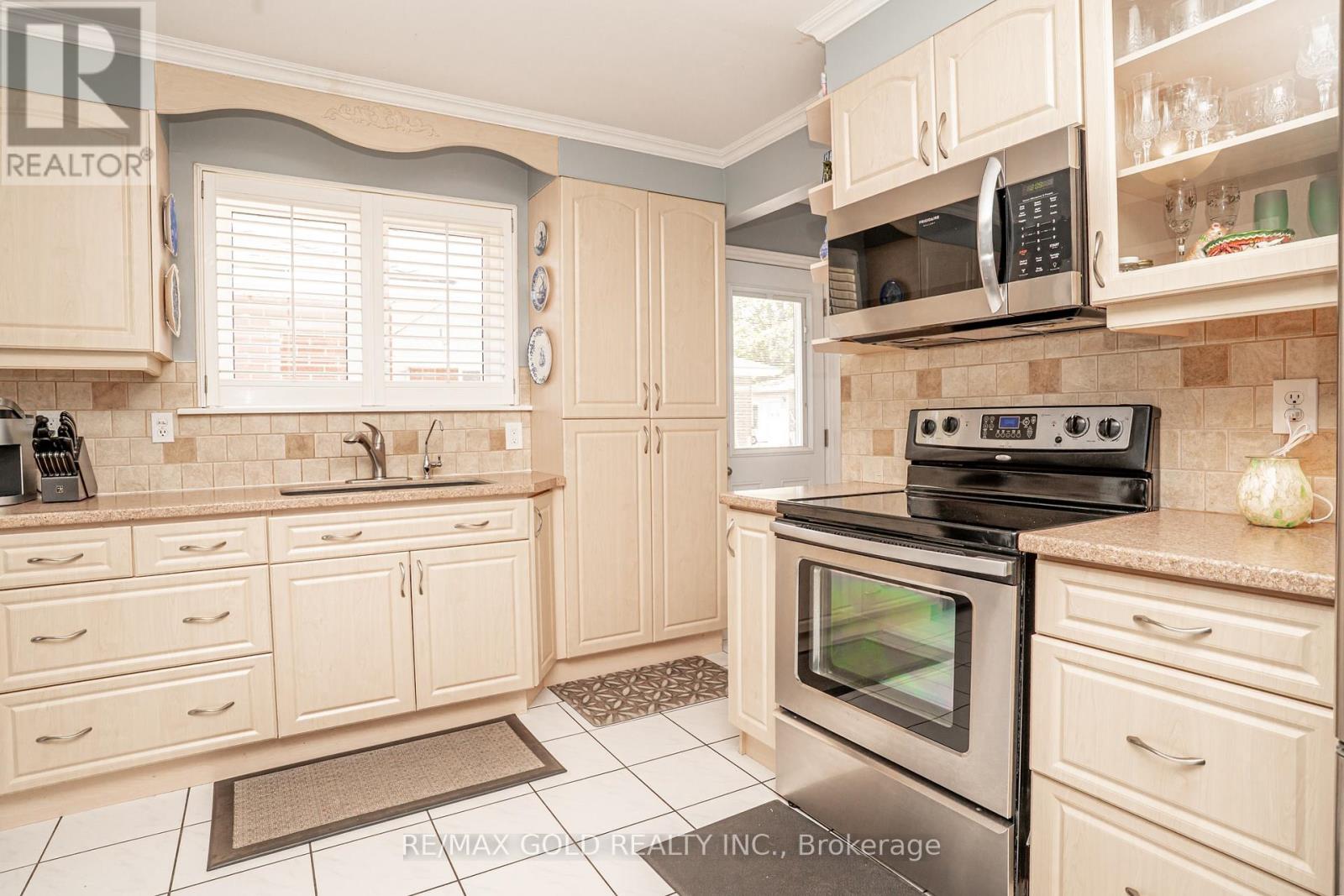 37 DEVONSHIRE DRIVE - 18