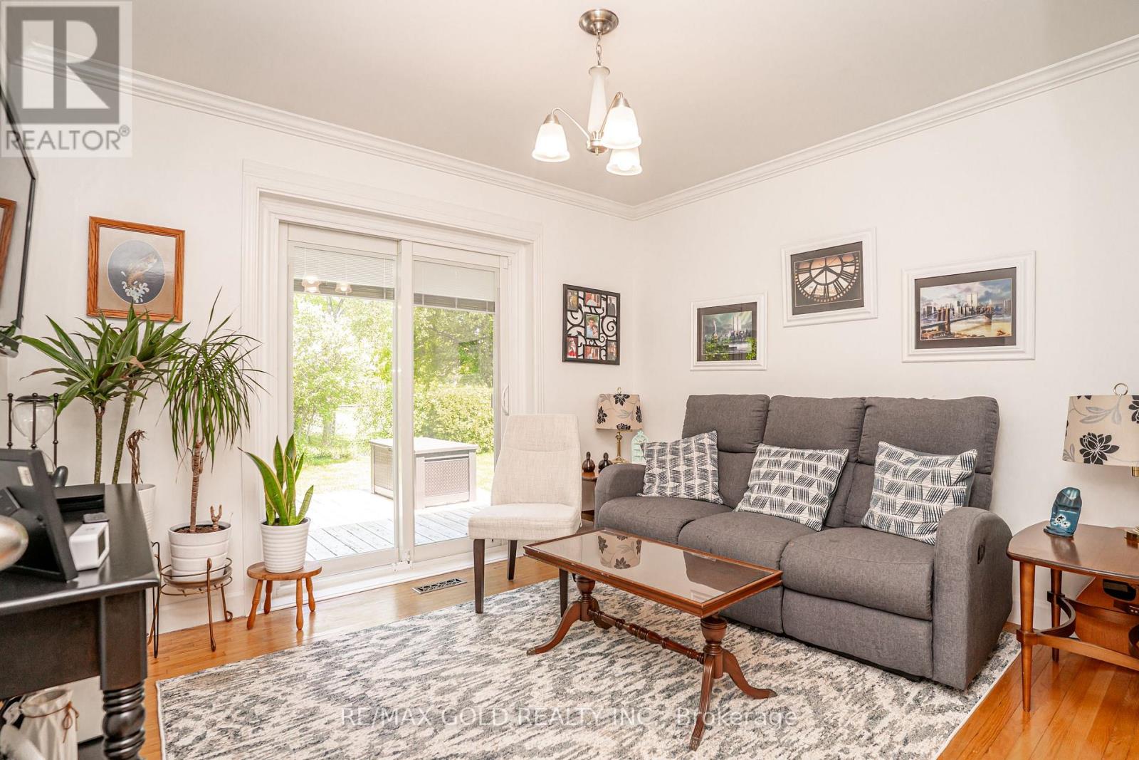 37 DEVONSHIRE DRIVE - 25