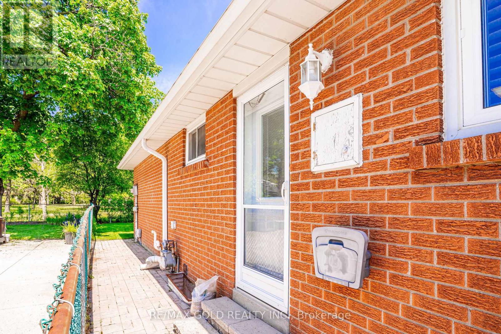 37 DEVONSHIRE DRIVE - 38