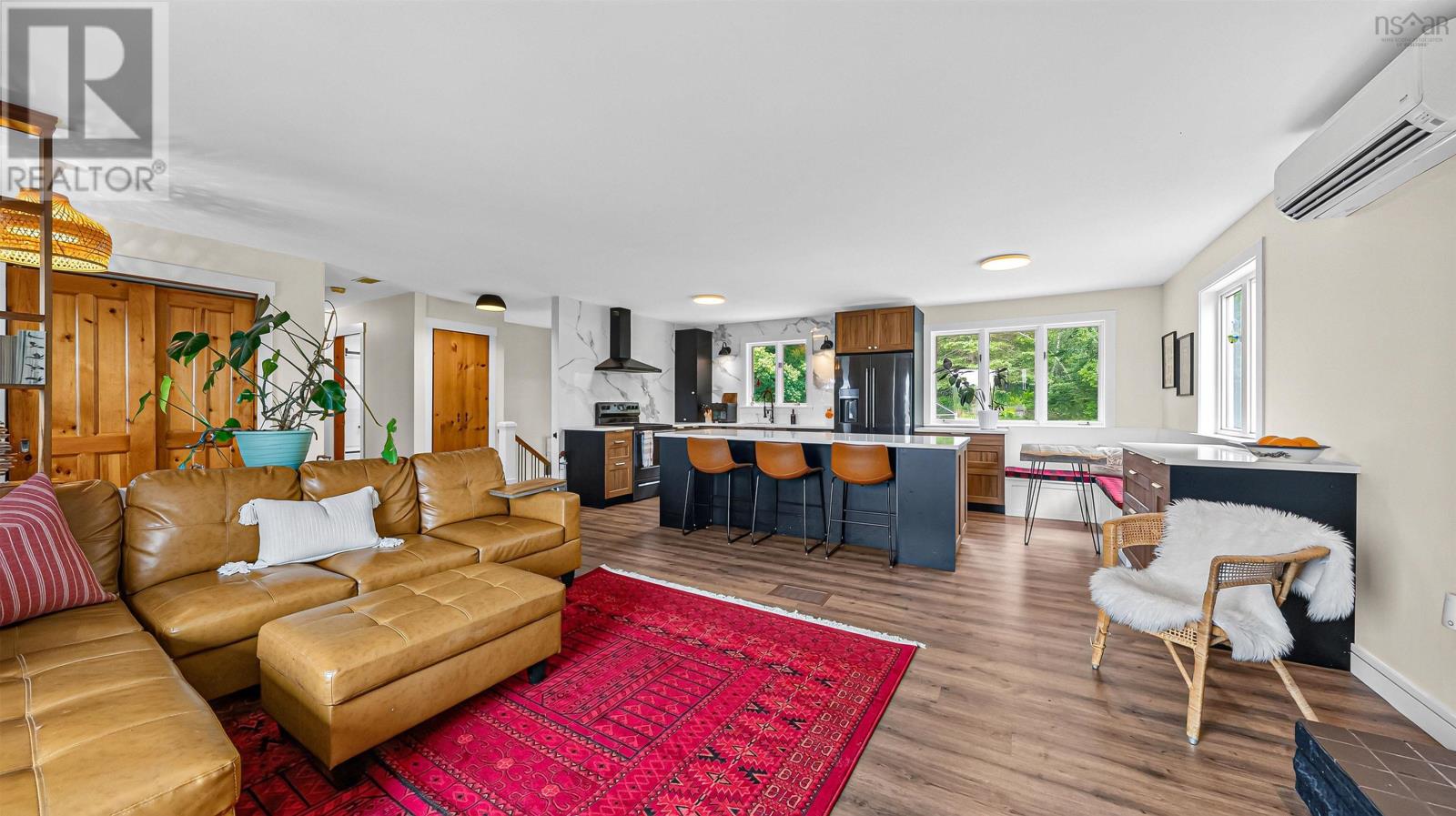 2636 215 Highway - 19
