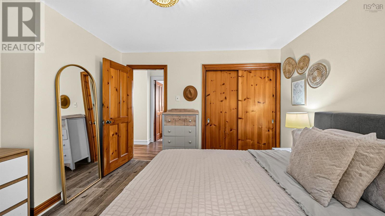 2636 215 Highway - 37