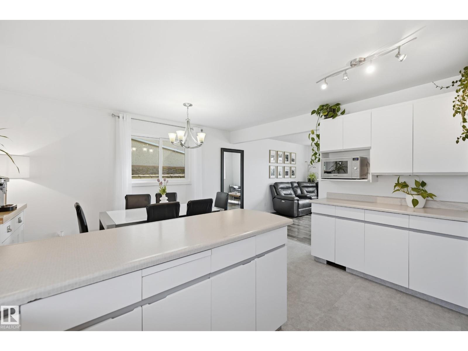 15111 67 ST NW - 11