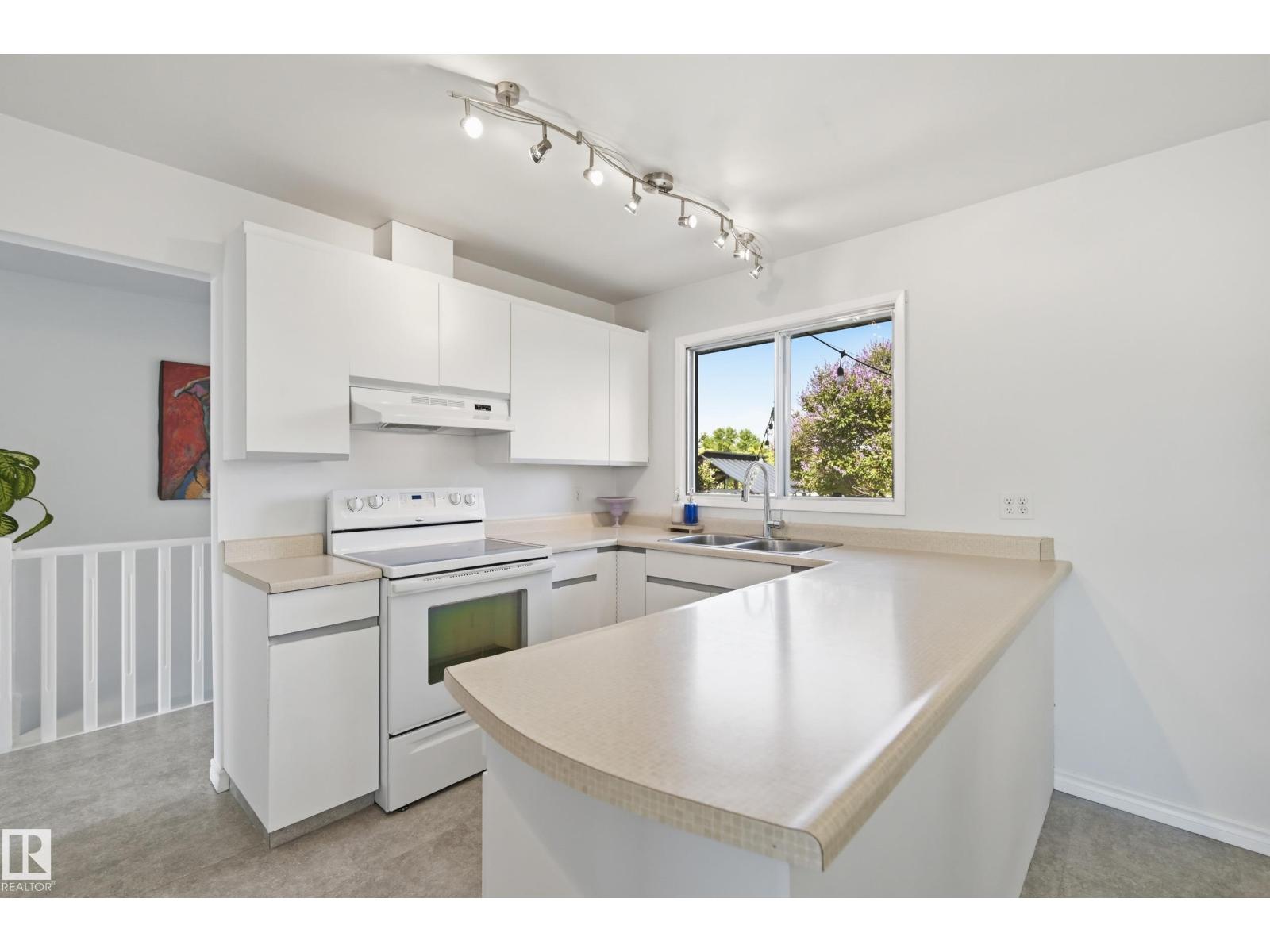 15111 67 ST NW - 9