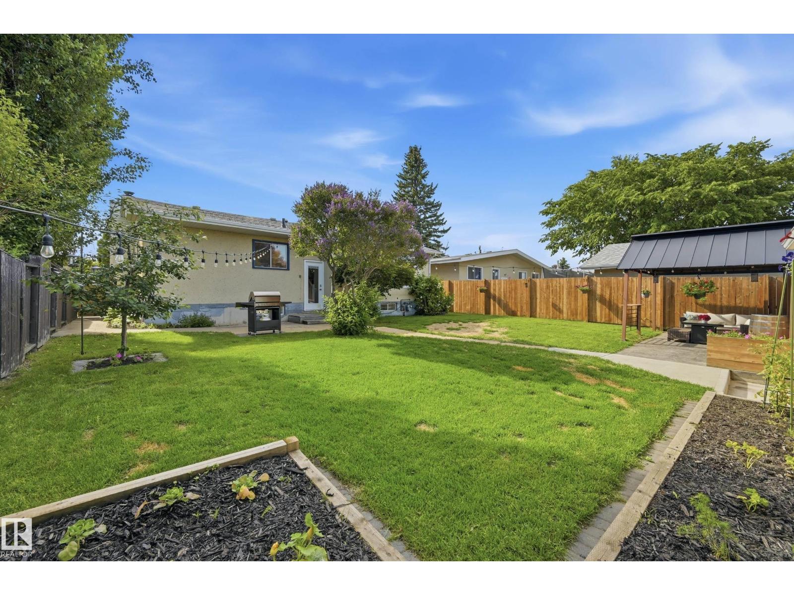 15111 67 ST NW - 29