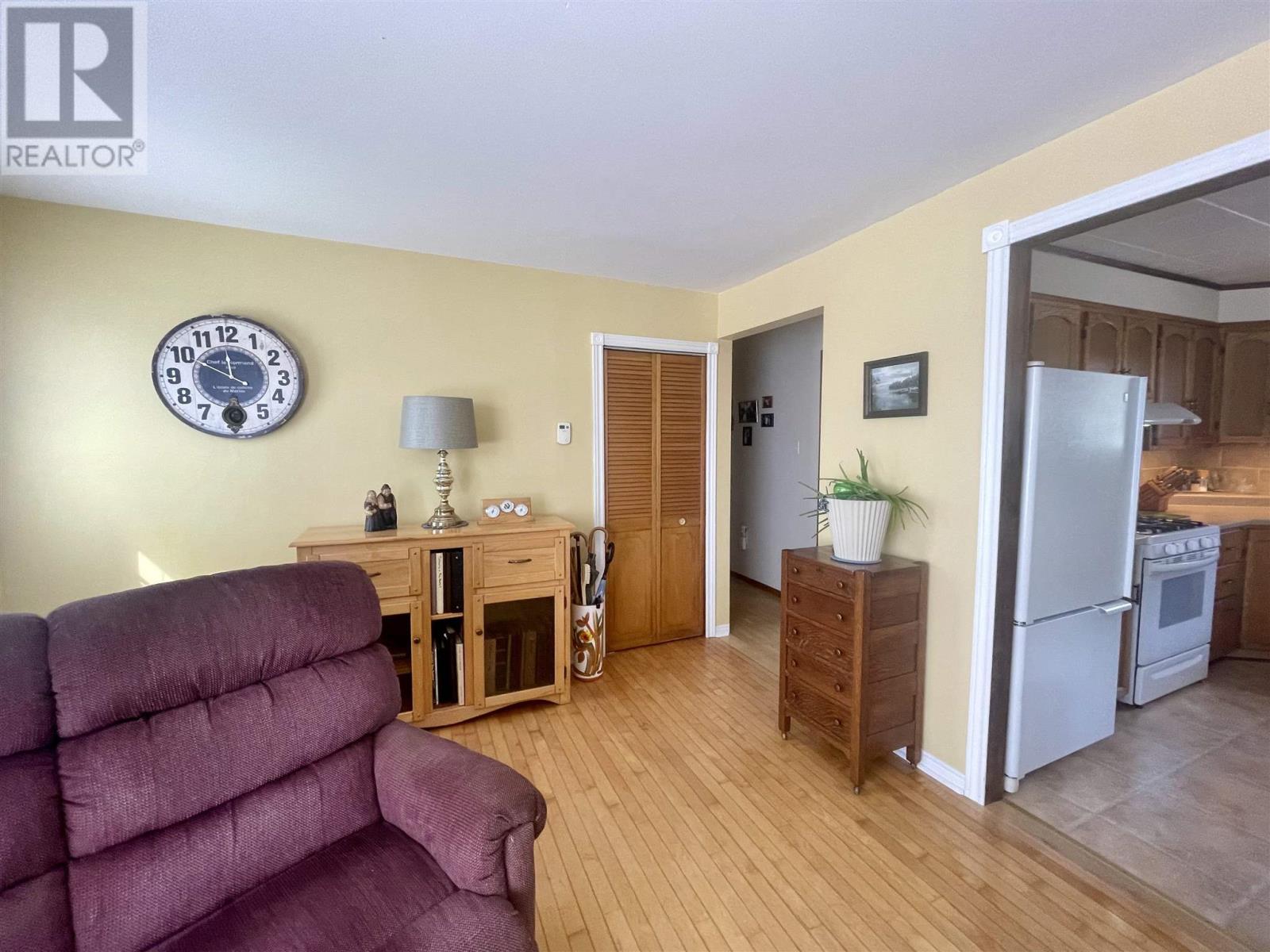 40 Frances ST - 17