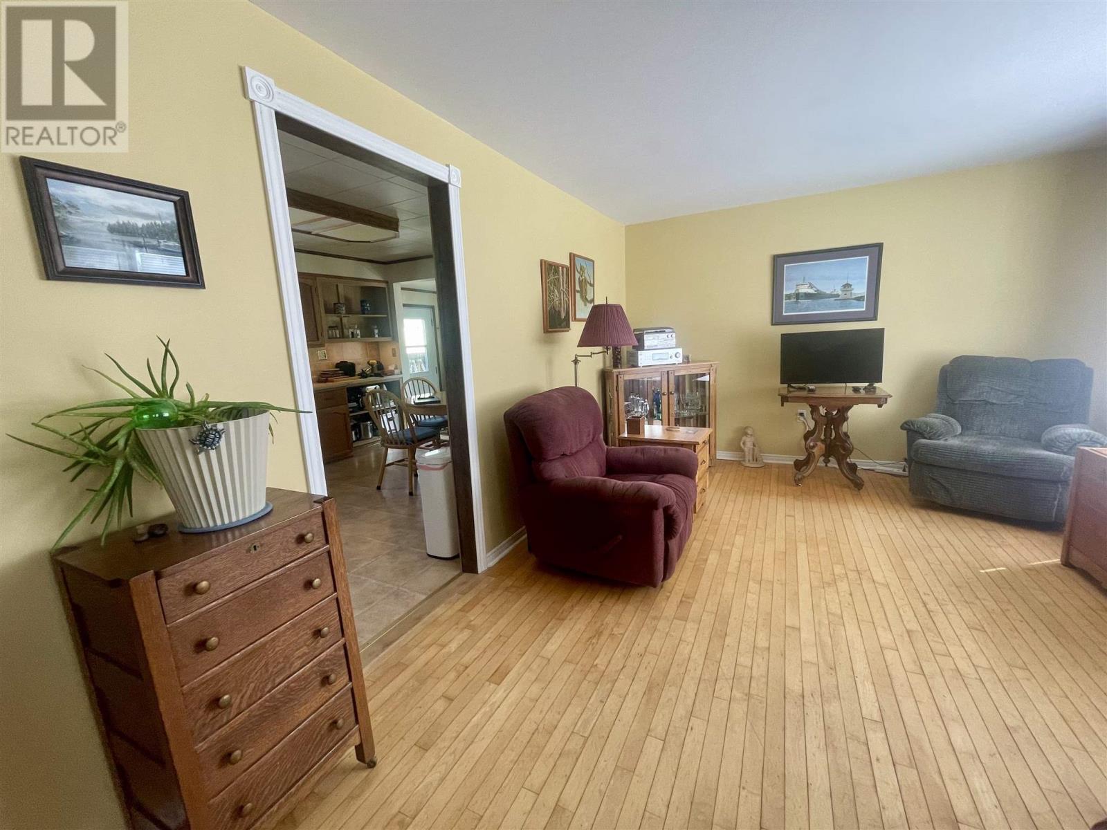40 Frances ST - 13