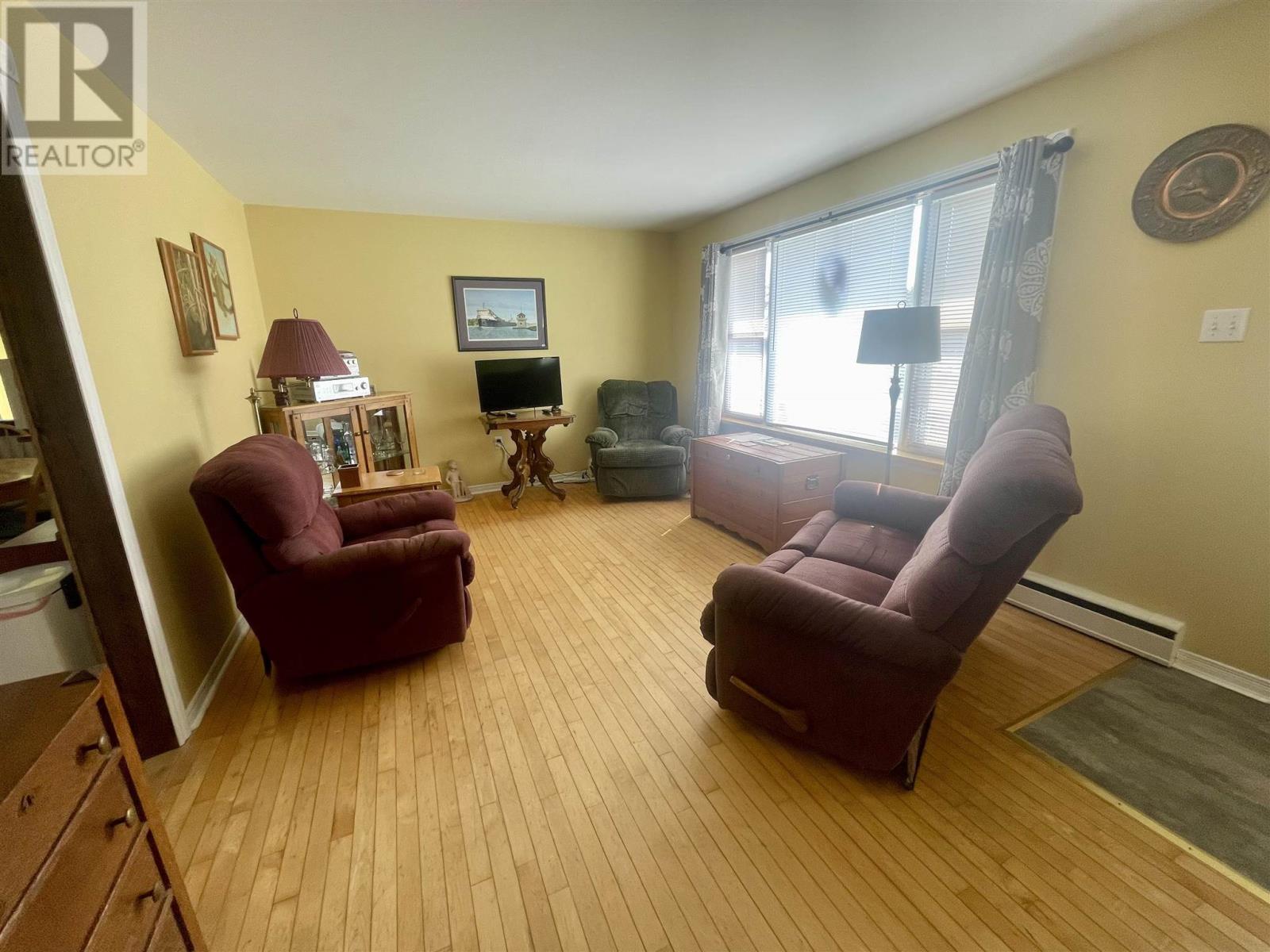 40 Frances ST - 14