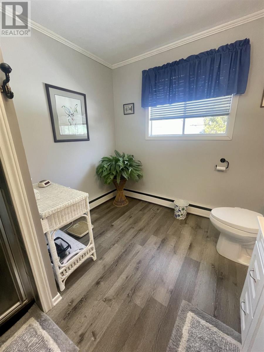40 Frances ST - 25