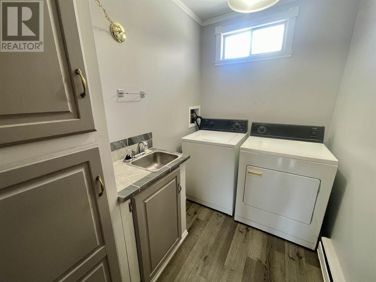 40 Frances ST - 28