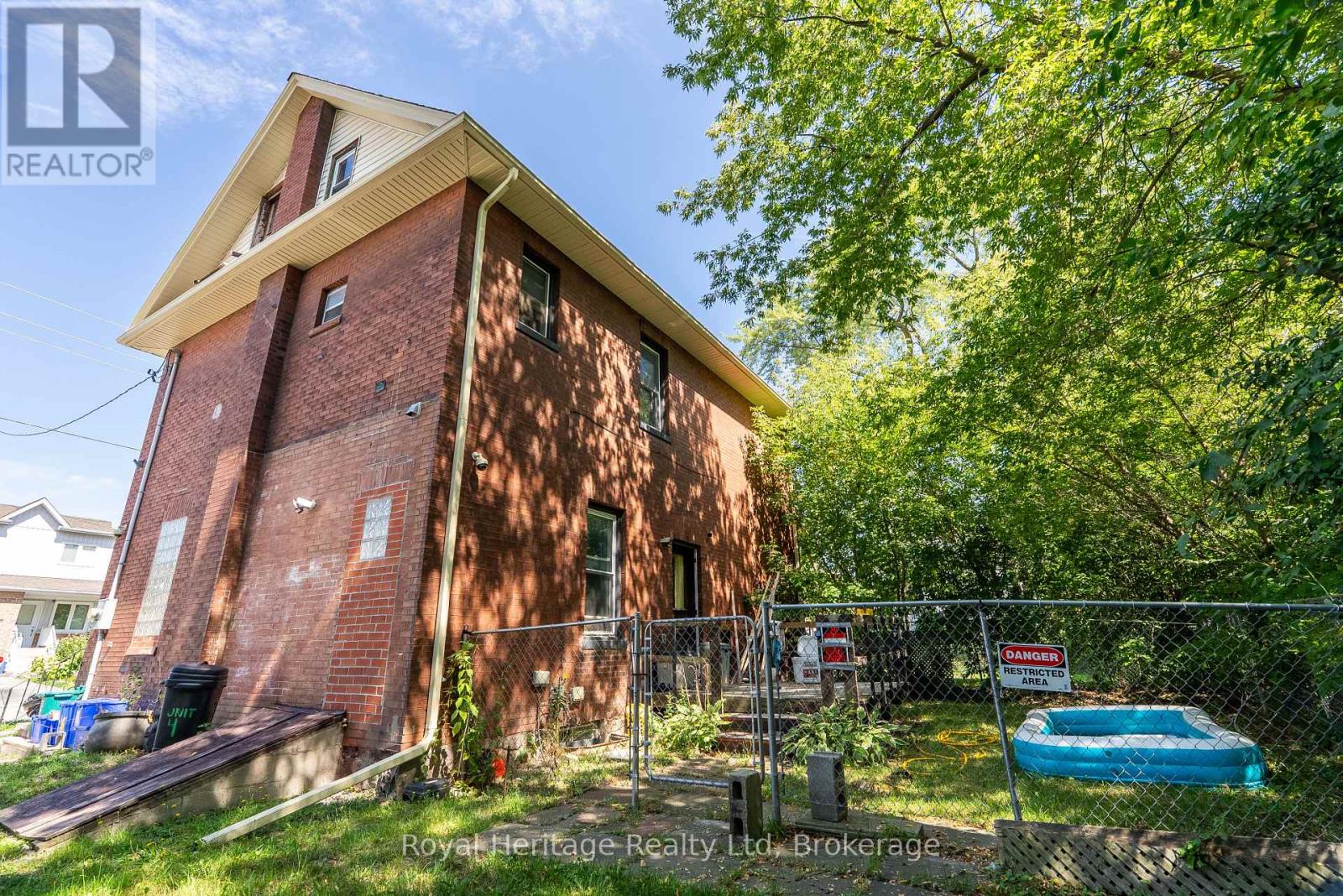 394 CENTRE STREET S - 14
