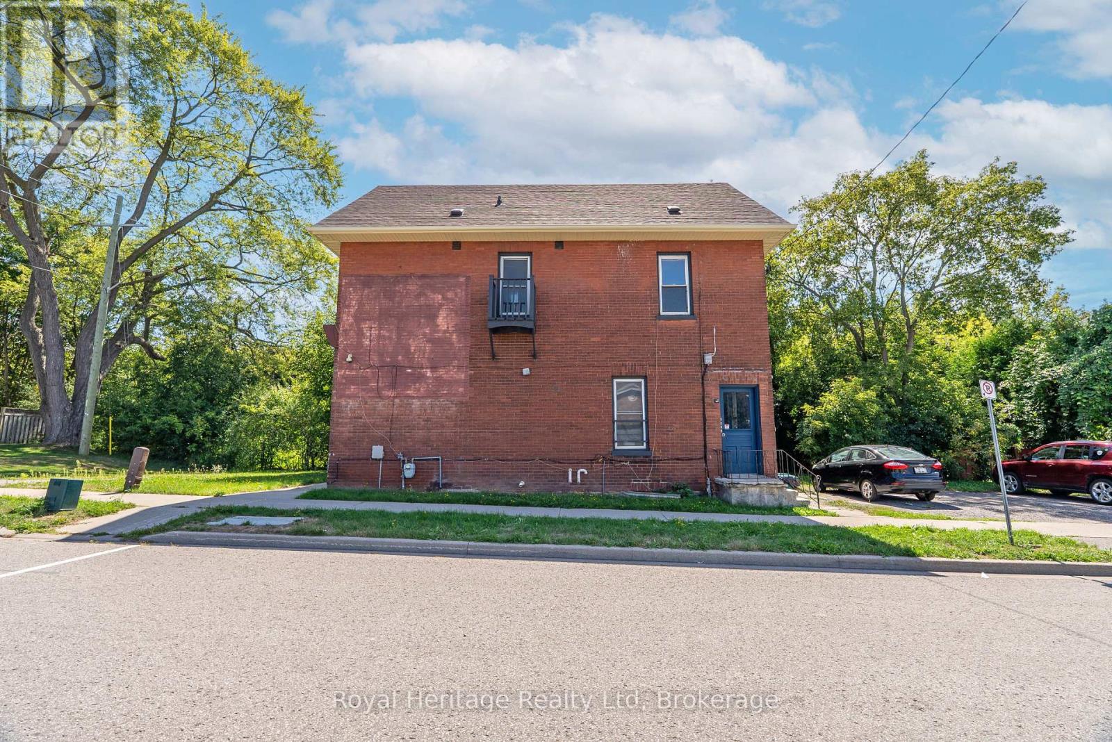 394 CENTRE STREET S - 10