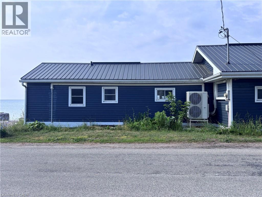 1456 LAKESHORE Road - 3