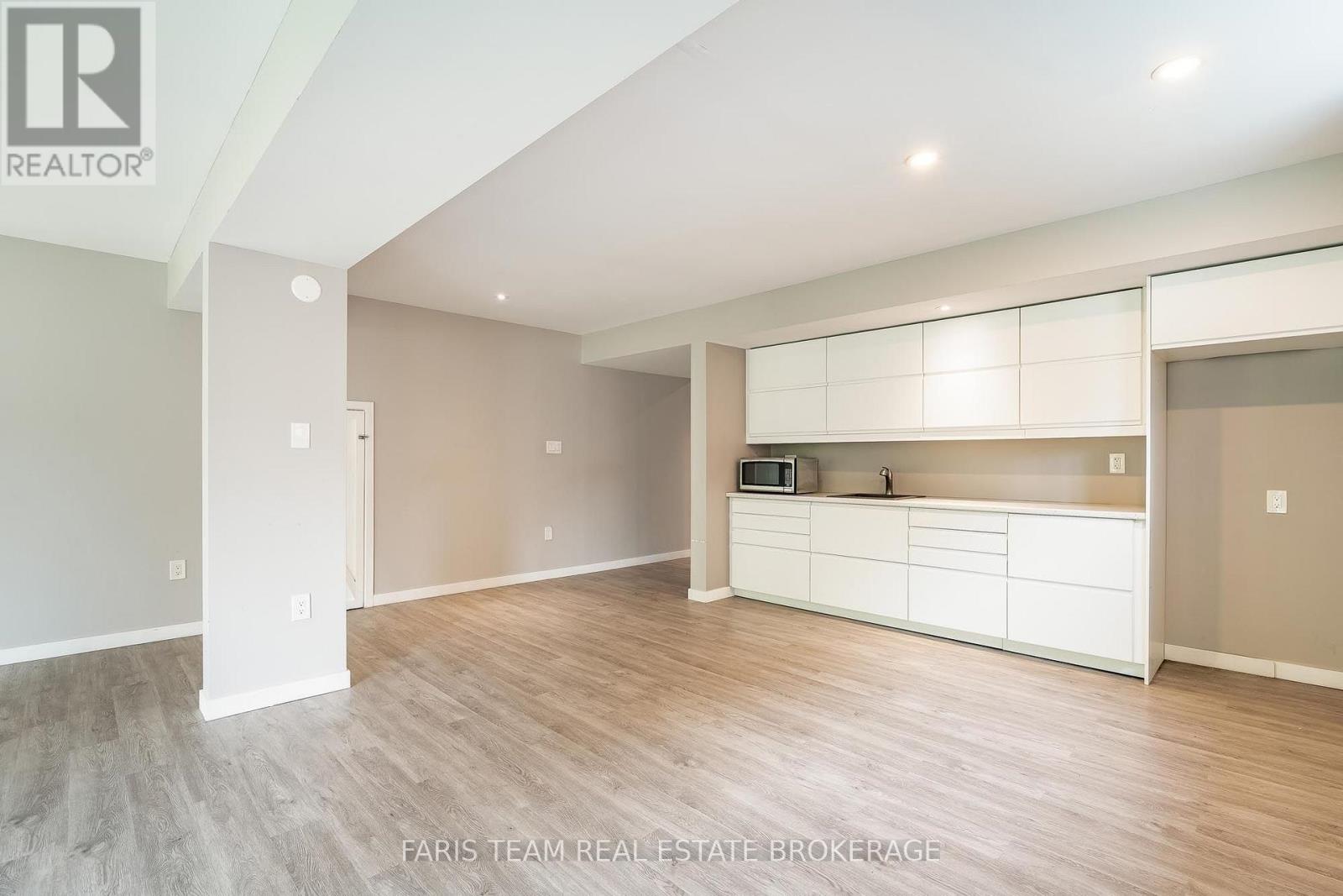 33 SHEPPARD DRIVE - 30
