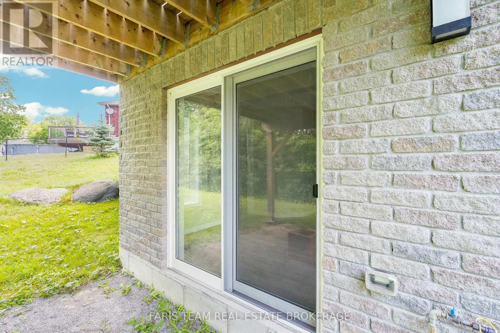33 SHEPPARD DRIVE - 42