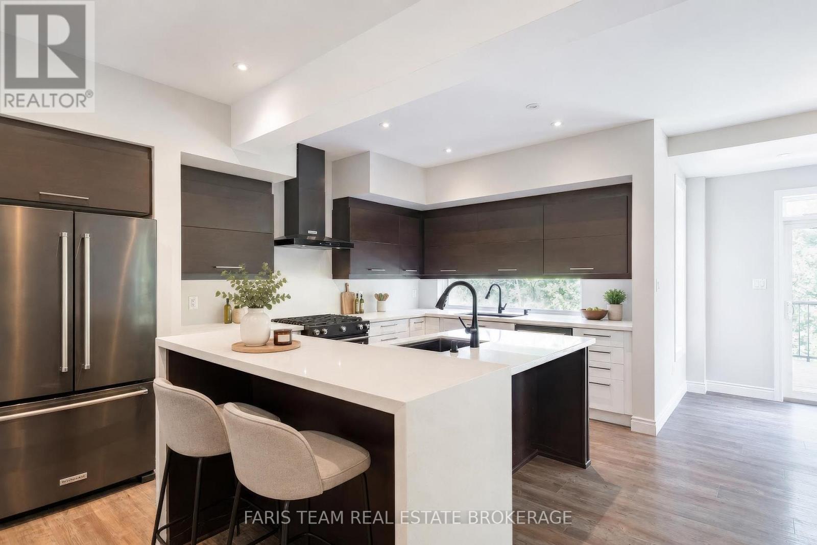 33 SHEPPARD DRIVE - 4