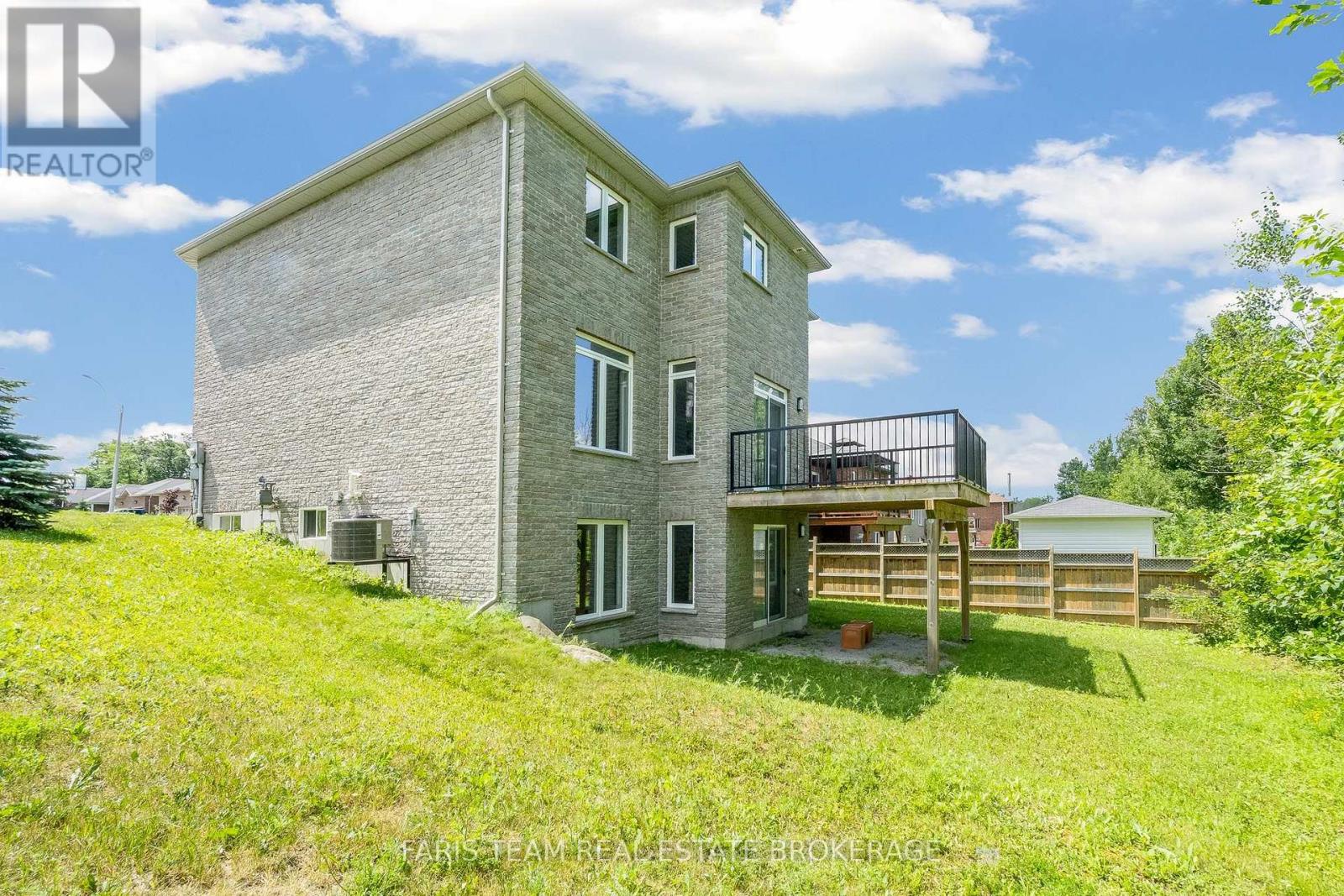 33 SHEPPARD DRIVE - 44