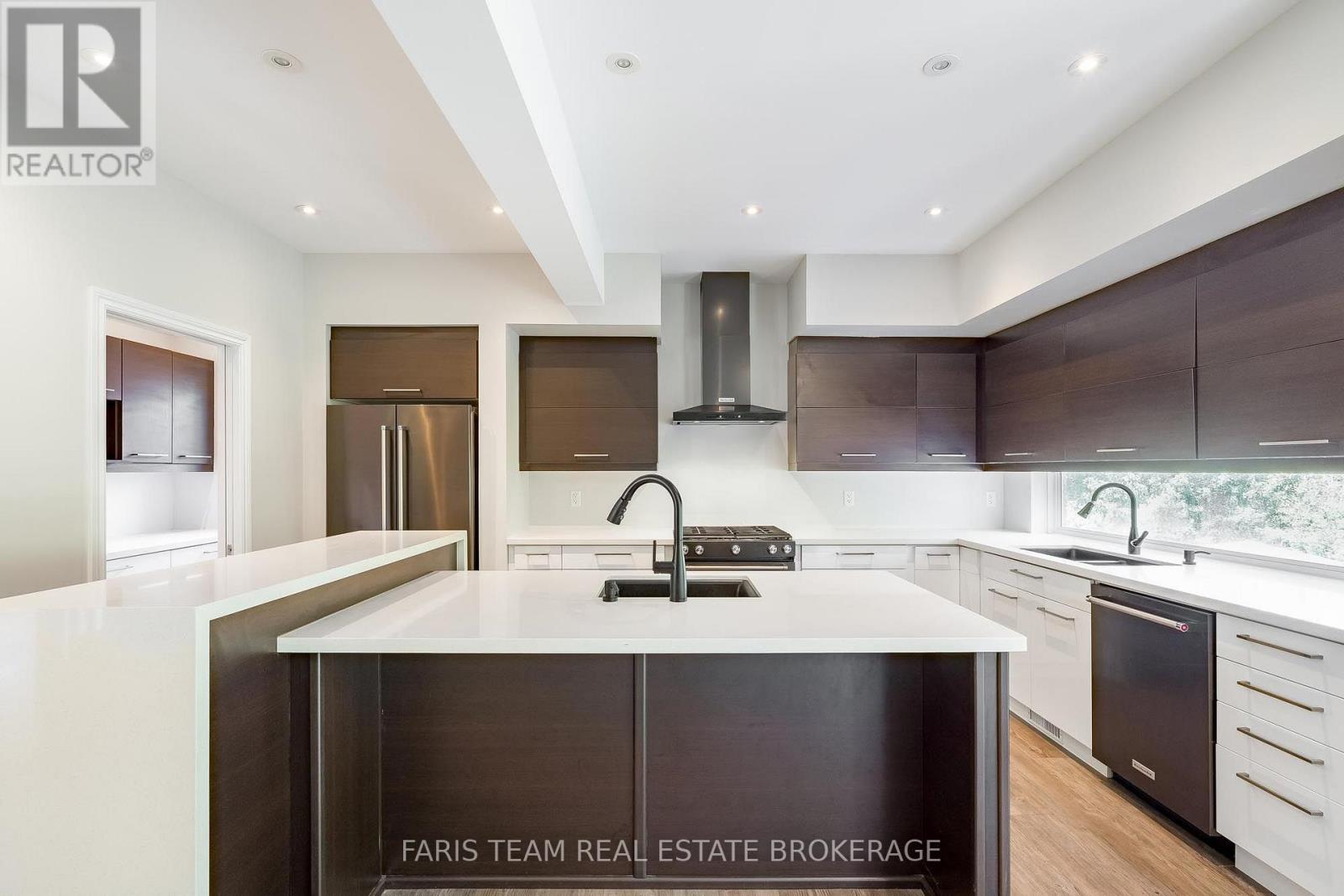 33 SHEPPARD DRIVE - 5