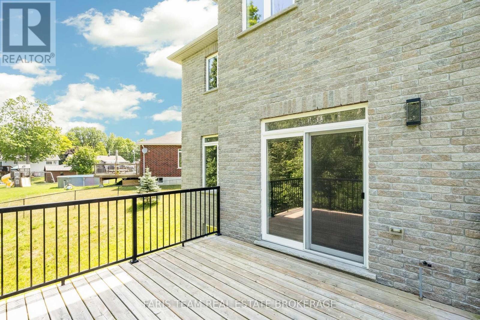 33 SHEPPARD DRIVE - 41