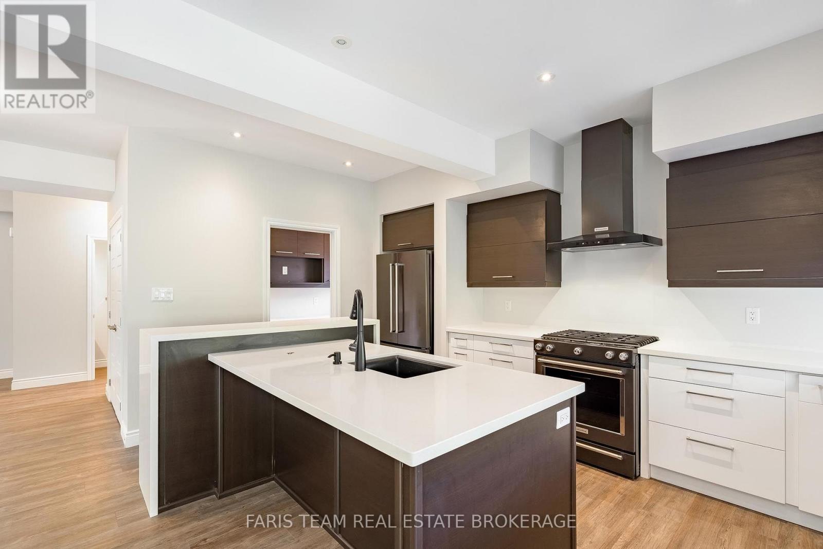 33 SHEPPARD DRIVE - 6