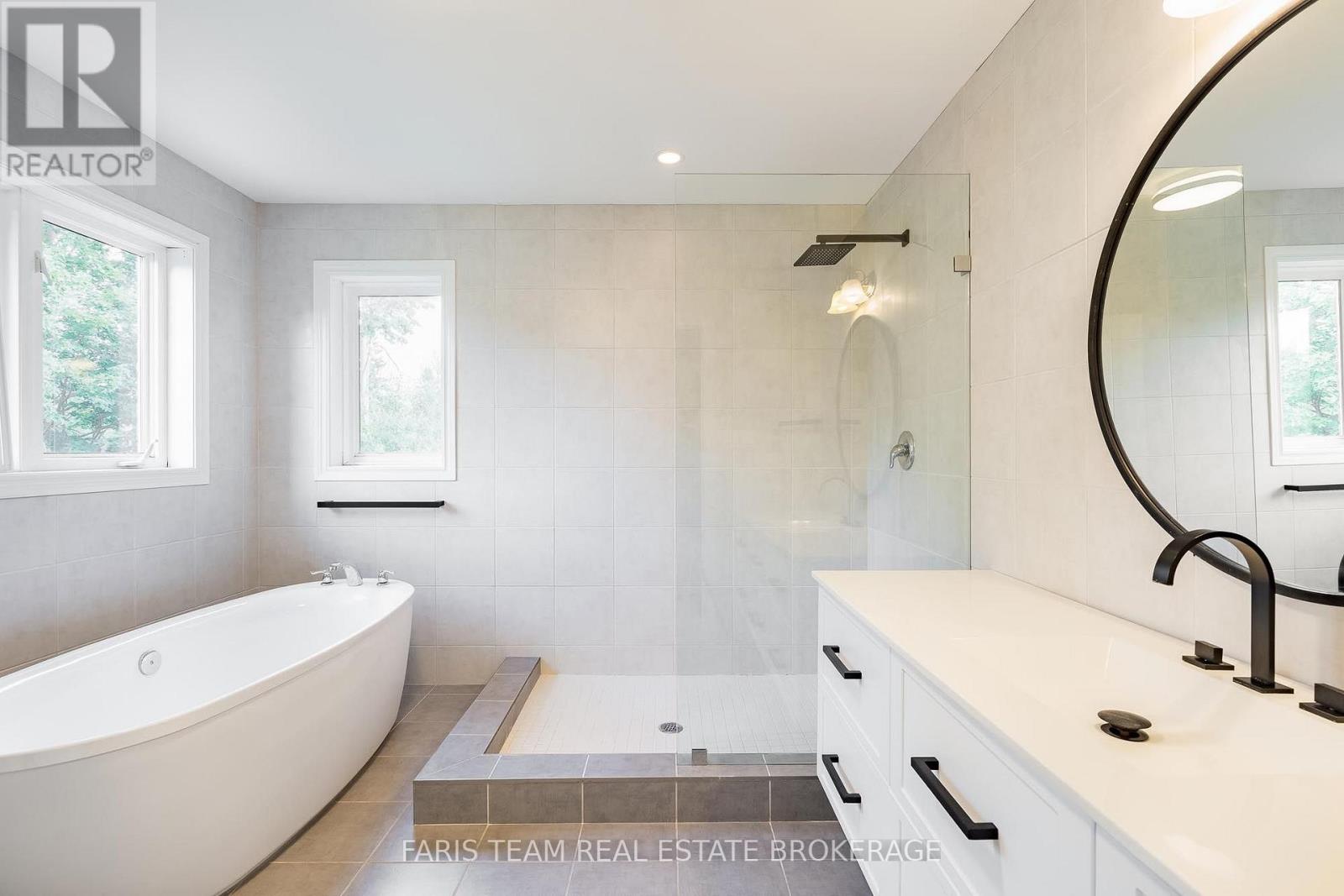 33 SHEPPARD DRIVE - 19