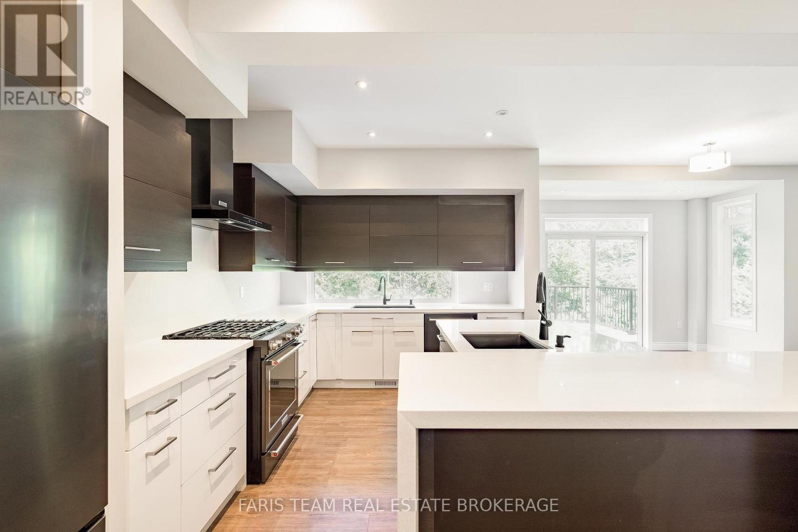 33 SHEPPARD DRIVE - 7