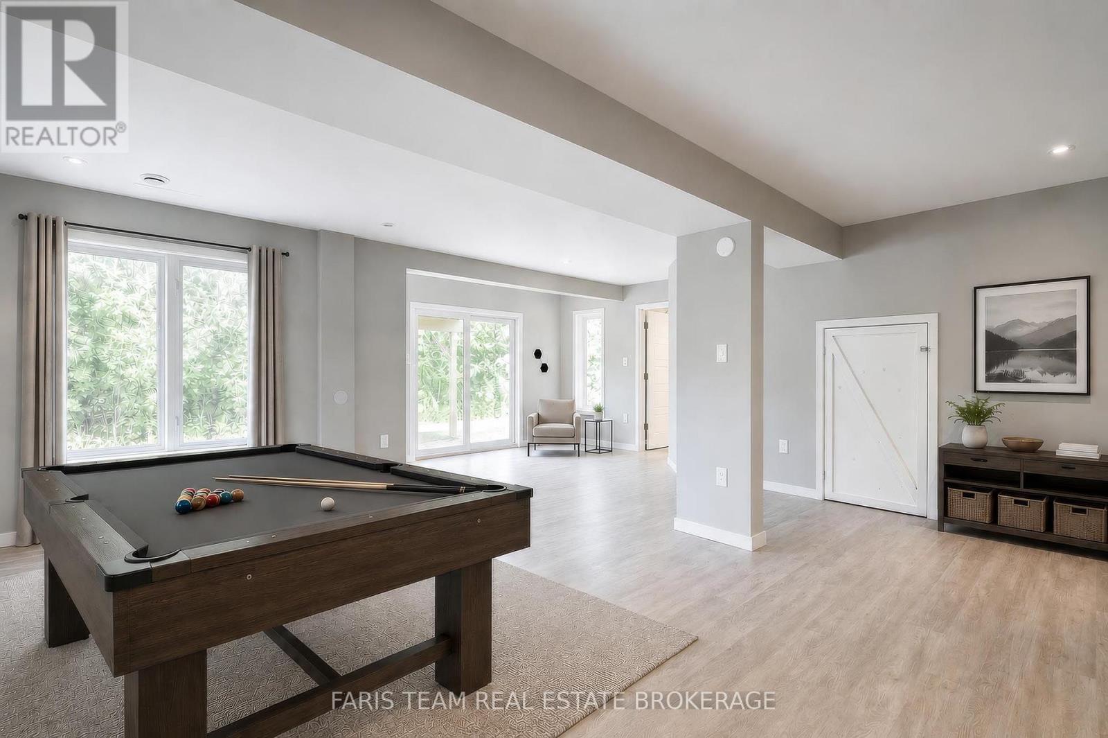 33 SHEPPARD DRIVE - 32