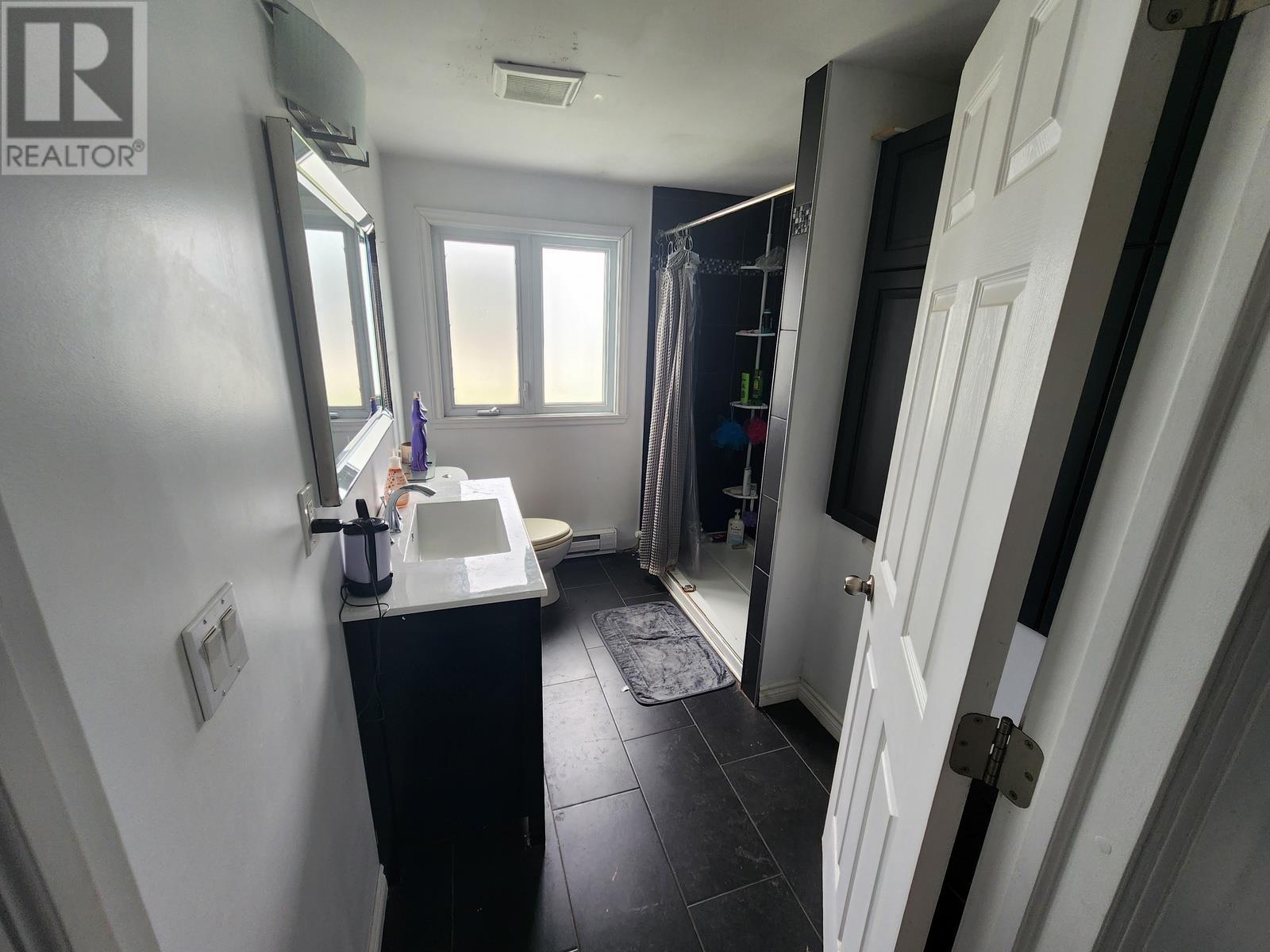 94 LAKEVIEW DR - 13